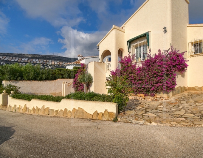 Properties For Sale in Benitatxell, Spain