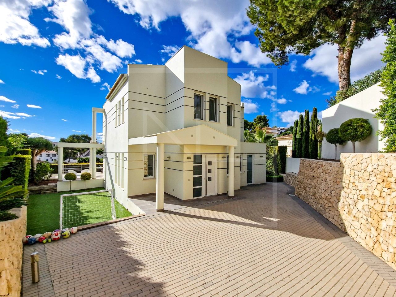 Freistehende moderne Villa zum Verkauf in Moraira