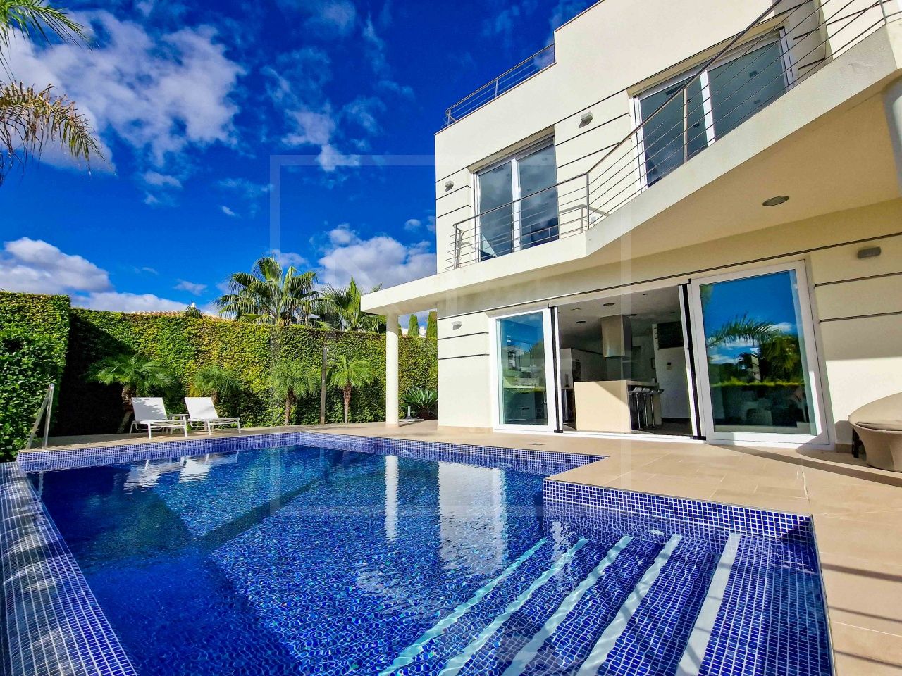 Freistehende moderne Villa zum Verkauf in Moraira