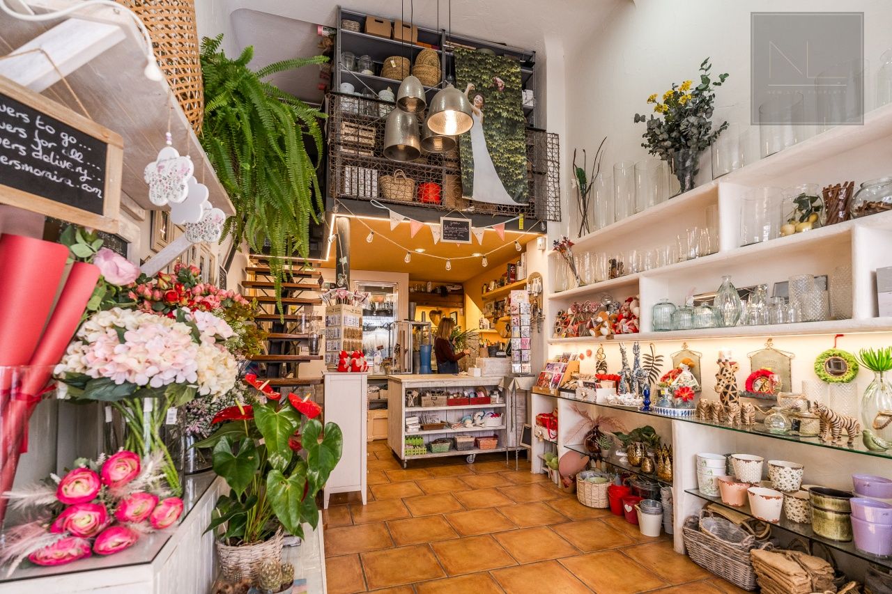 A very well know Florist Lease For Sale in Moraira