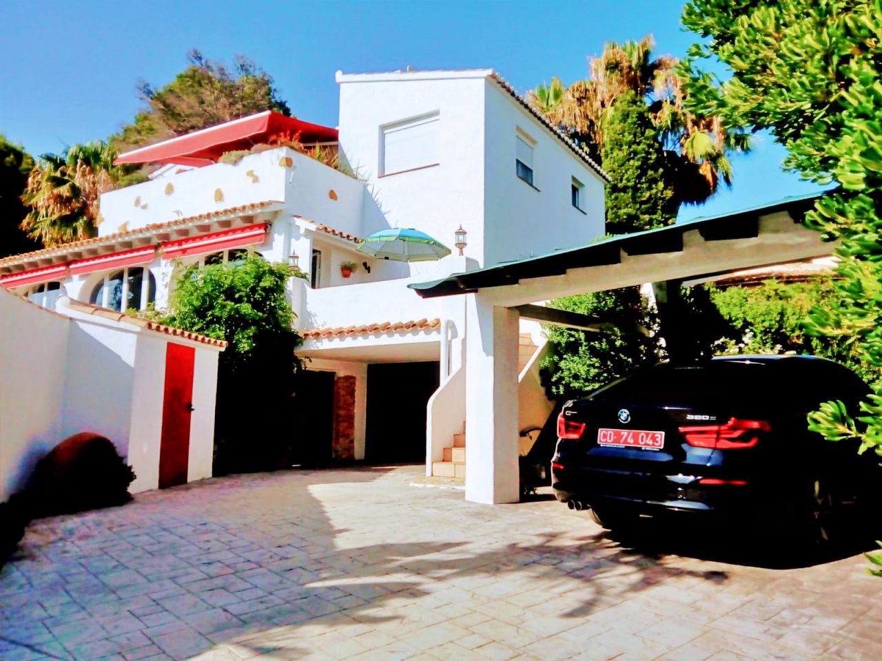 Detached Villa For Sale in Moraira