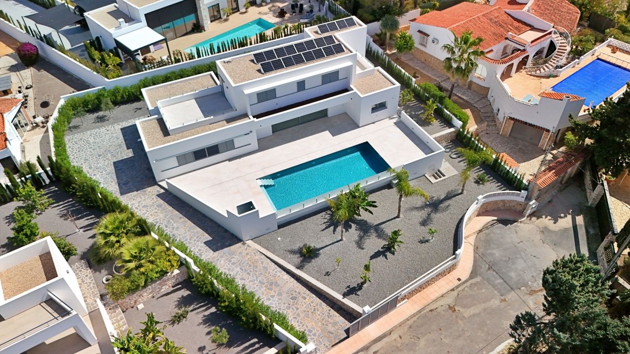 Gloednieuwe villa te koop in Benissa