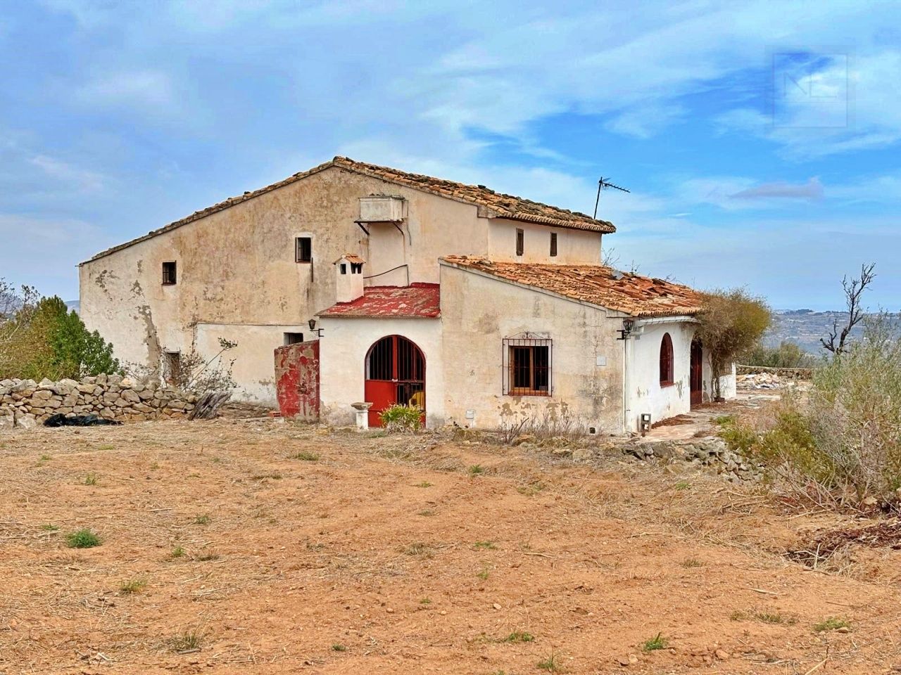 Rustic Villa For Sale in Benissa