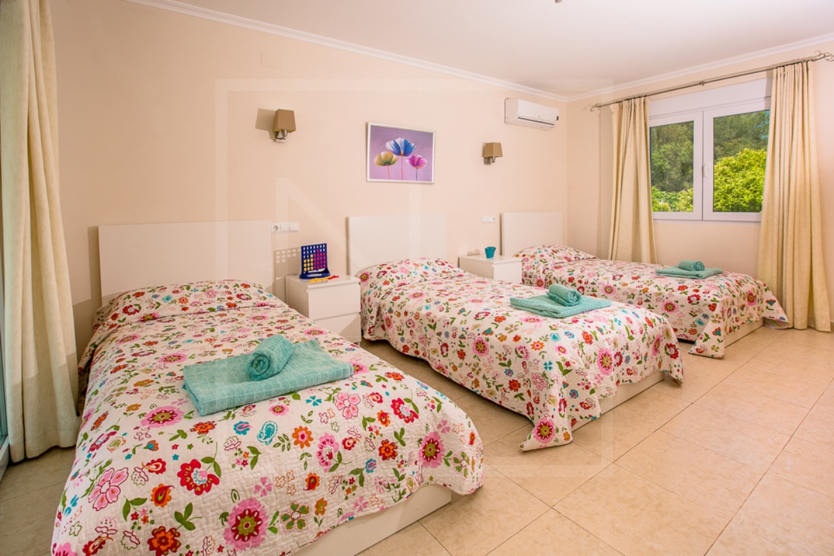 5 bedroom, 3 bathroom Villa For Sale in Javea
