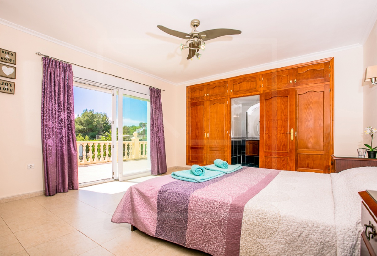 Villa de 5 chambres, 3 salles de bains à vendre à Javea