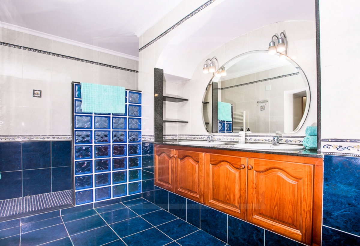 Villa de 5 dormitorios y 3 baños en venta en Javea