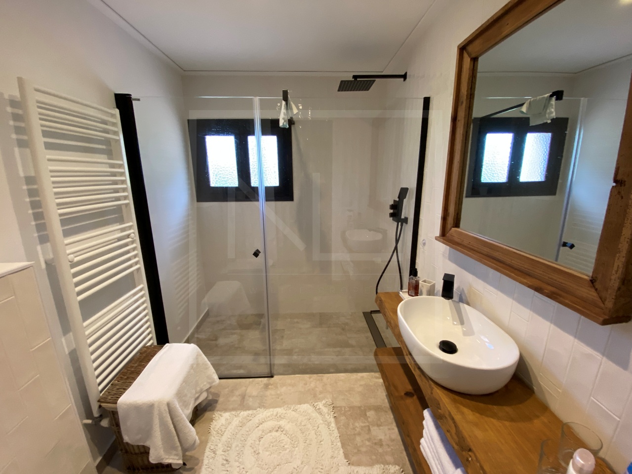 8 chambres, 4 salles de bains, Villa à vendre à Javea