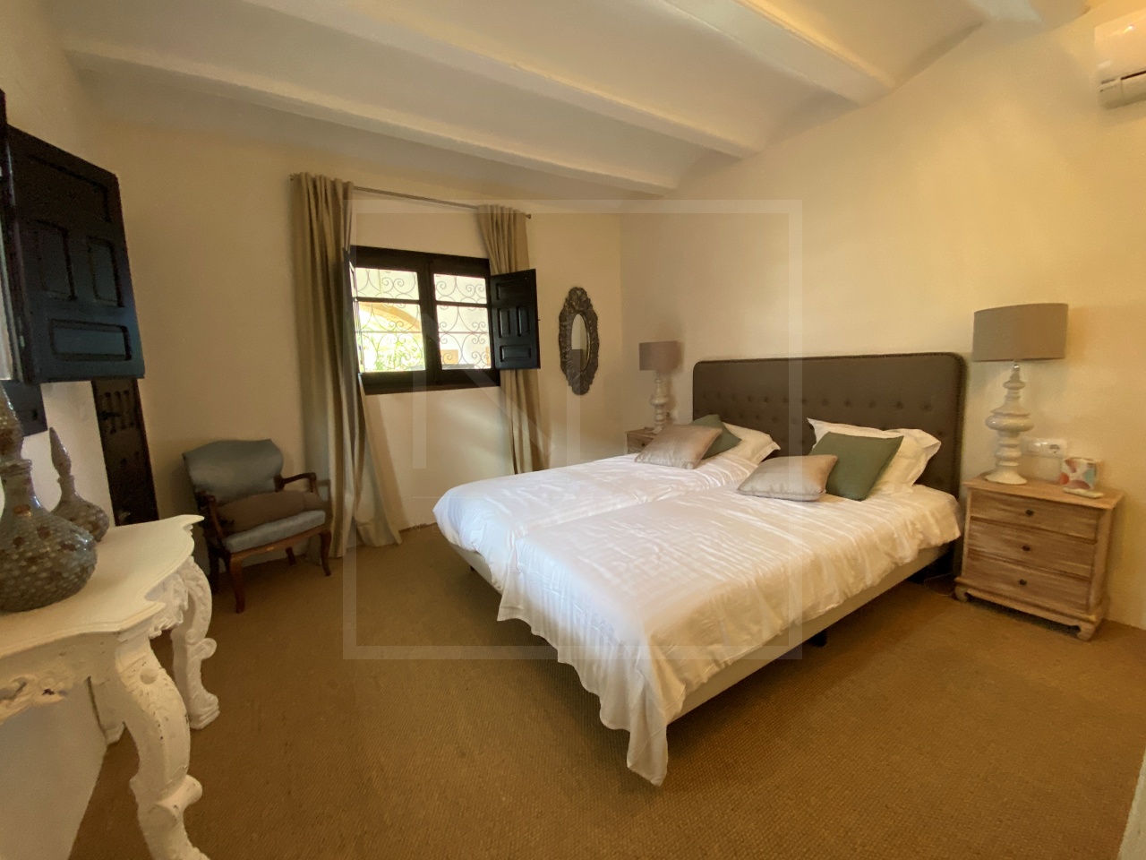 8 bedroom, 4 bathroom, Villa For Sale in Javea