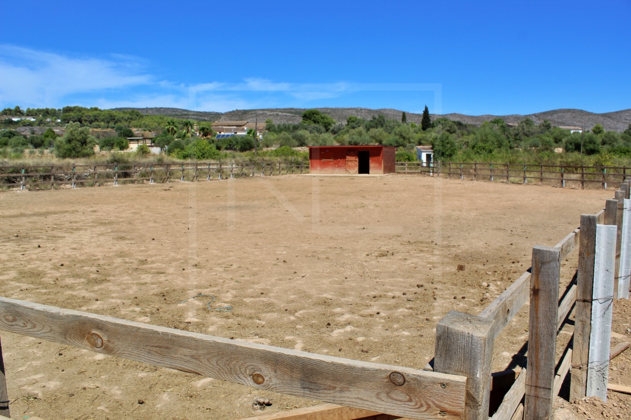 Grundstück mit Ställen zum Verkauf in Benissa