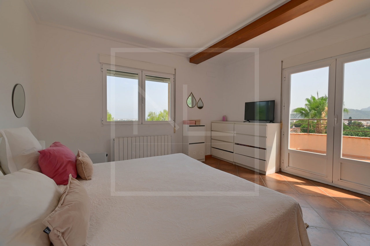 Villa independiente de 3 dormitorios y 2 baños en venta en Pedreguer